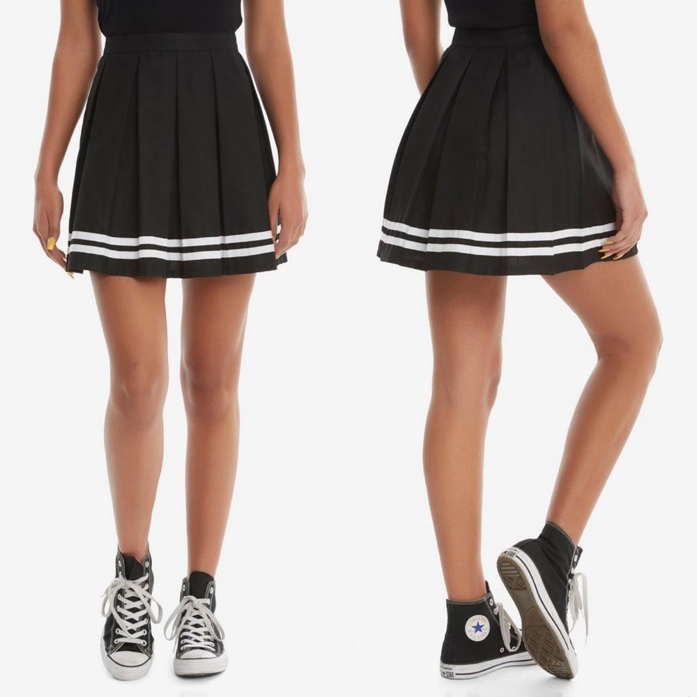 Hot Topic Black Pleated Cheer Skirt with Double White Stripe Size Small